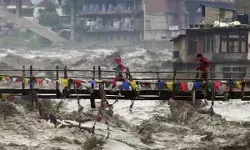 जम्मू-कश्मीर के रामबन में बादल फटने से 3 की मौत, कई लापता-बचाव अभियान जारी जम्मू-कश्मीर के रामबन में बादल फटने से 3 की मौत, कई लापता-बचाव अभियान जारी