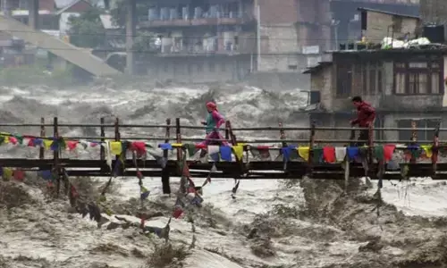 जम्मू-कश्मीर के रामबन में बादल फटने से 3 की मौत, कई लापता-बचाव अभियान जारी