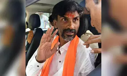 मराठा आंदोलन : सरकार ने उठाया बड़ा कदम, तीन सदस्यीय पैनल को मनोज जरांजे से मुलाकात के लिए भेजा मराठा आंदोलन : सरकार ने उठाया बड़ा कदम, तीन सदस्यीय पैनल को मनोज जरांजे से मुलाकात के लिए भेजा