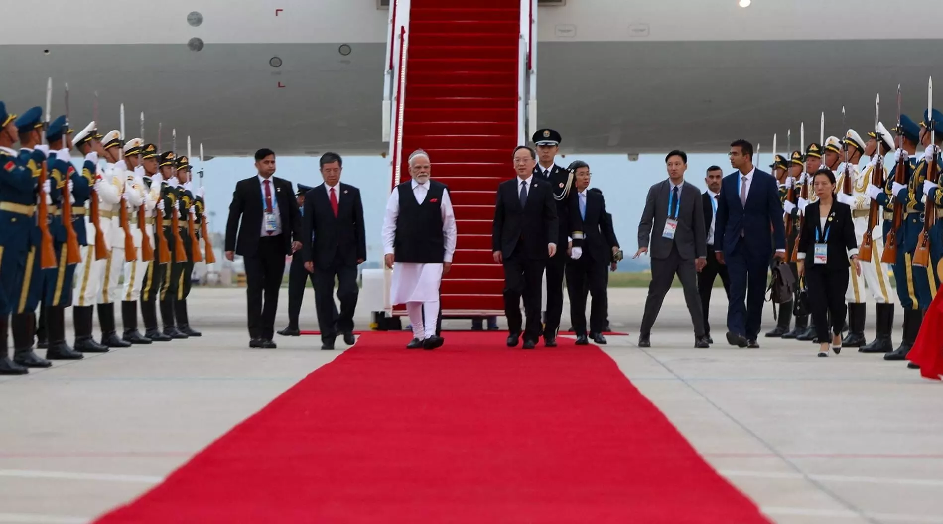 संतुलन साधने की कोशिश में शी जिनपिंग और मोदी की मुलाकात