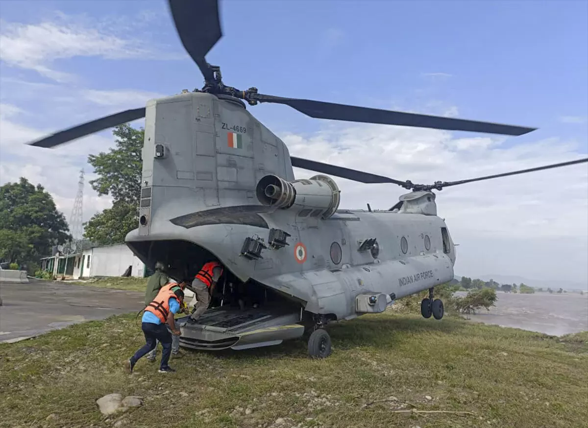 वायुसेना ने बाढ़ प्रभावित इलाकों से 11 नागरिकों को सुरक्षित निकाला