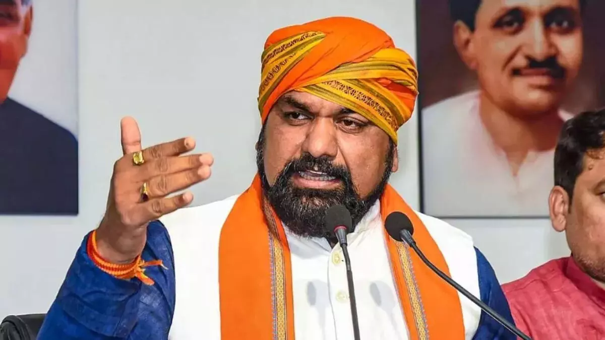 सम्राट चौधरी का तेजस्वी पर पलटवार, कहा- बिहार को लूटने वाला है लालू परिवार सम्राट चौधरी का तेजस्वी पर पलटवार, कहा- बिहार को लूटने वाला है लालू परिवार