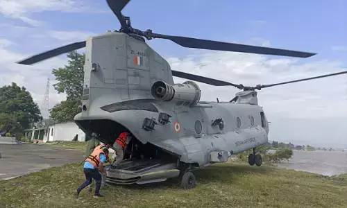 वायुसेना ने बाढ़ प्रभावित इलाकों से 11 नागरिकों को सुरक्षित निकाला वायुसेना ने बाढ़ प्रभावित इलाकों से 11 नागरिकों को सुरक्षित निकाला