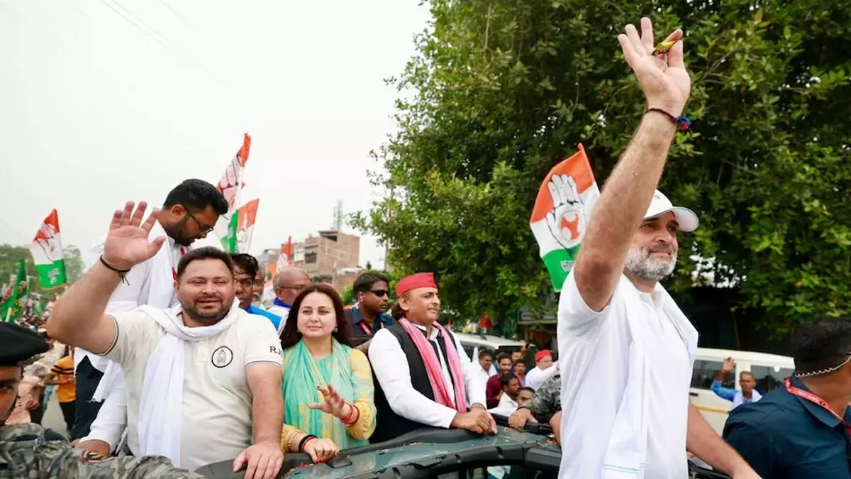 वोट चोरी के खिलाफ पूरा विपक्ष एक साथ