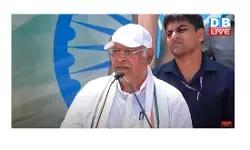 भाजपा किस्तों में लोकतंत्र को समाप्त करती जा रही है : मल्लिकार्जुन खड़गे