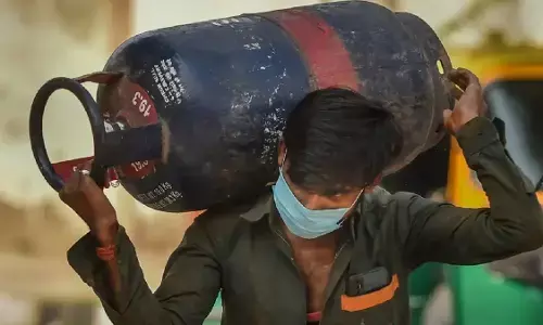 कमर्शियल एलपीजी सिलेंडर ₹51.50 सस्ता, होटल-ढाबों को राहत