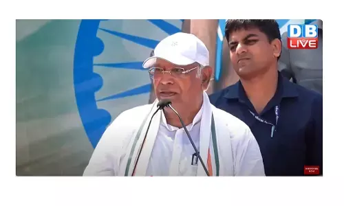 भाजपा किस्तों में लोकतंत्र को समाप्त करती जा रही है : मल्लिकार्जुन खड़गे भाजपा किस्तों में लोकतंत्र को समाप्त करती जा रही है : मल्लिकार्जुन खड़गे