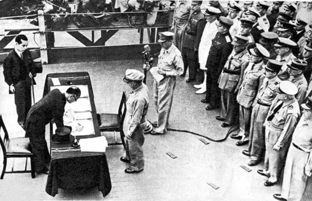 जापान 1945 : परमाणु समर्पण का मिथक जापान 1945 : परमाणु समर्पण का मिथक