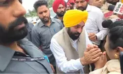 बाढ़ पीड़ित महिला का दुख देखकर भावुक हुए मुख्यमंत्री भगवंत मान, दिया हर संभव मदद का भरोसा