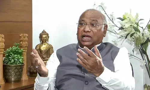 पंजाब बाढ़ : मल्लिकार्जुन खड़गे ने राहत और पुनर्वास के लिए सरकारों से अधिक प्रयास करने का आग्रह किया पंजाब बाढ़ : मल्लिकार्जुन खड़गे ने राहत और पुनर्वास के लिए सरकारों से अधिक प्रयास करने का आग्रह किया