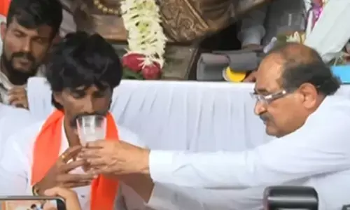 मनोज जरांगे ने खत्म किया अनशन, बोले- महाराष्ट्र के लिए स्वर्णिम दिन मनोज जरांगे ने खत्म किया अनशन, बोले- महाराष्ट्र के लिए स्वर्णिम दिन