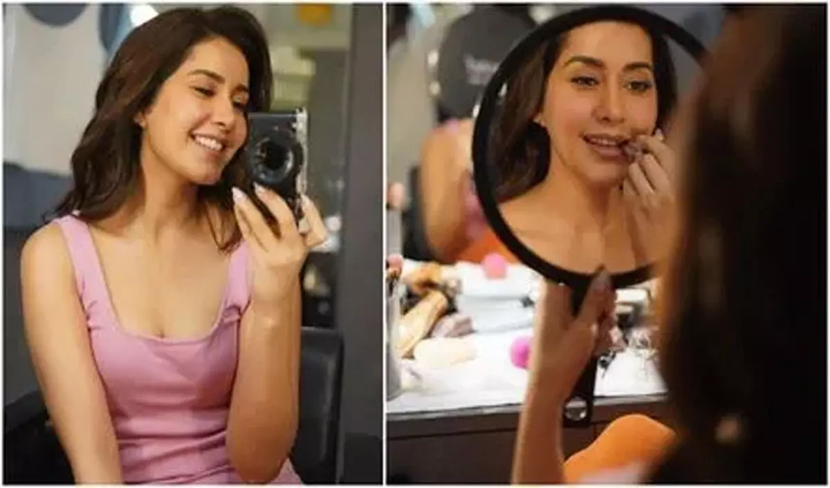 पिंक टॉप में राशि खन्ना का स्टाइलिश लुक, मिरर सेल्फी में दिखा खूबसूरत अंदाज