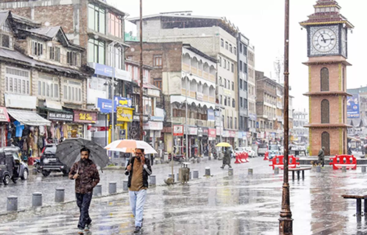 जम्मू-कश्मीर: बारिश रुकी, अगले कुछ घंटों में हल्की बूंदाबांदी होने की संभावना