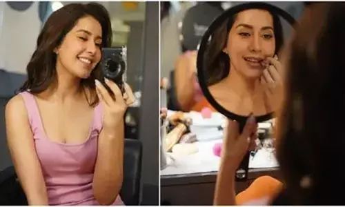 पिंक टॉप में राशि खन्ना का स्टाइलिश लुक, मिरर सेल्फी में दिखा खूबसूरत अंदाज पिंक टॉप में राशि खन्ना का स्टाइलिश लुक, मिरर सेल्फी में दिखा खूबसूरत अंदाज