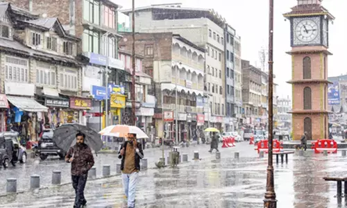 जम्मू-कश्मीर: बारिश रुकी, अगले कुछ घंटों में हल्की बूंदाबांदी होने की संभावना