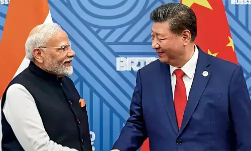 भंडारे में गए तो खाना खत्म, बाहर आए तो चप्पल गायब