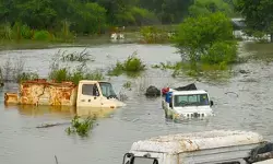 एनसीआर में बारिश का कहर, हजारों लोग सुरक्षित स्थानों पर पहुंचाए गए