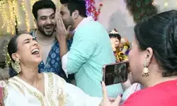 निया शर्मा का पारंपरिक अवतार, पूजा-पाठ में लीन नजर आईं टीवी की बोल्ड अभिनेत्री