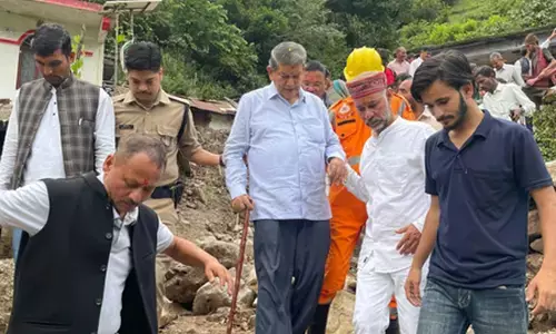 आपदा प्रभावितों के बीच पहुंचे हरीश रावत, राहत कार्यों में तेजी की मांग