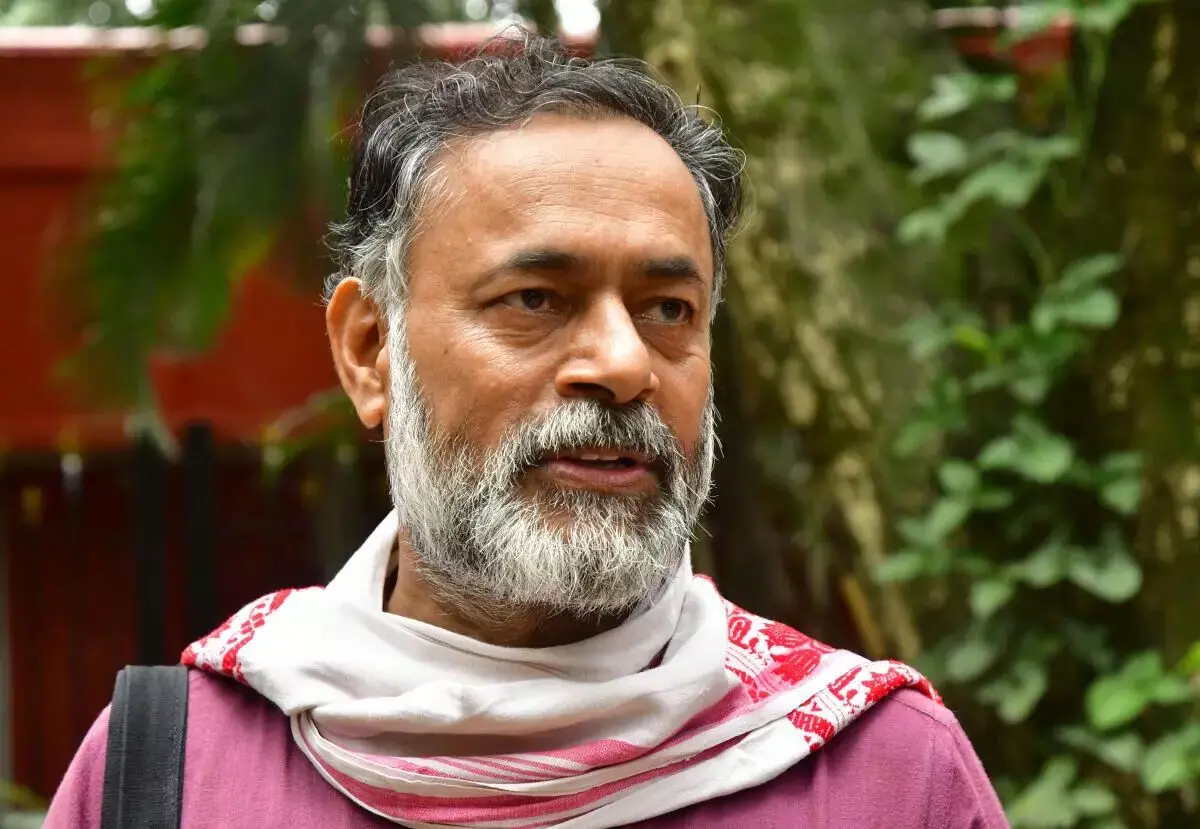 एसआईआर प्रक्रिया लोकतंत्र के खिलाफ, सरकार को घर-घर जाकर वोट दर्ज करने चाहिए : योगेंद्र यादव