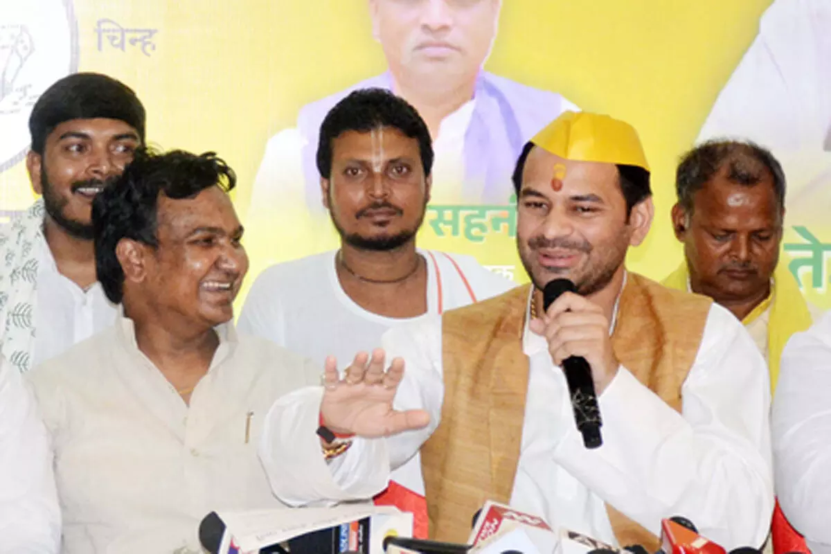 तेजस्वी के डांस वीडियो पर तेज प्रताप ने ली चुटकी, कहा- नाचना एक कला, युवाओं को मिलेगी प्रेरणा तेजस्वी के डांस वीडियो पर तेज प्रताप ने ली चुटकी, कहा- नाचना एक कला, युवाओं को मिलेगी प्रेरणा