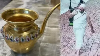 लाल किला परिसर में हुई बड़ी घटना, 1 करोड़ का सोने-हीरे से जड़ा कलश चोरी लाल किला परिसर में हुई बड़ी घटना, 1 करोड़ का सोने-हीरे से जड़ा कलश चोरी