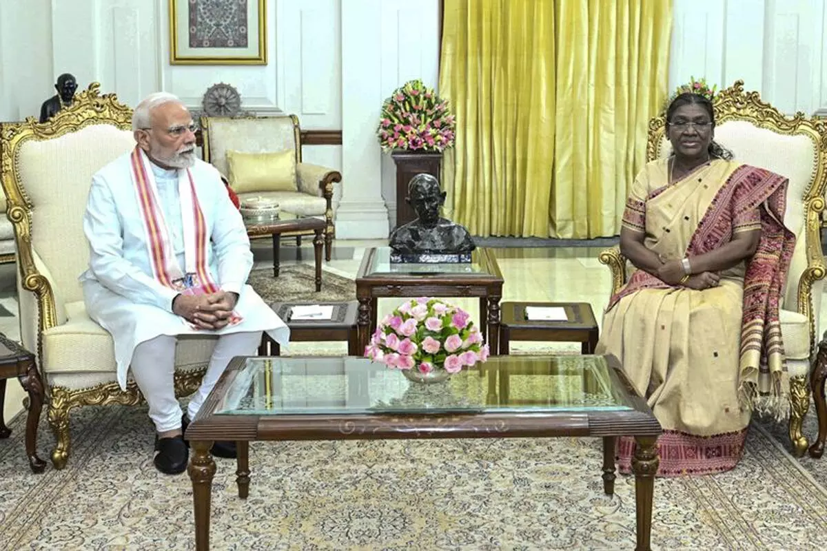पीएम नरेंद्र मोदी ने राष्ट्रपति द्रौपदी मुर्मू से की मुलाकात