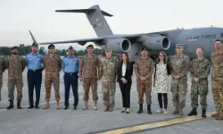 बाढ़ से जूझते पाकिस्तान को अमेरिका ने भेजी मदद, सैन्य विमानों से पहुंची राहत सामग्री बाढ़ से जूझते पाकिस्तान को अमेरिका ने भेजी मदद, सैन्य विमानों से पहुंची राहत सामग्री