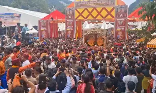 उत्तराखंड : नैनीताल में मां नंदा-सुनंदा महोत्सव का भव्य समापन, भक्ति और उल्लास से गूंजी सरोवर नगरी उत्तराखंड : नैनीताल में मां नंदा-सुनंदा महोत्सव का भव्य समापन, भक्ति और उल्लास से गूंजी सरोवर नगरी