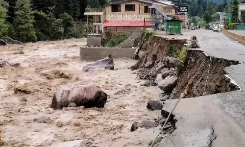 कश्मीर में बाढ़ और जेहलम ने किसानों को पहुंचाया भारी नुकसान