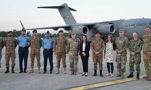 बाढ़ से जूझते पाकिस्तान को अमेरिका ने भेजी मदद, सैन्य विमानों से पहुंची राहत सामग्री बाढ़ से जूझते पाकिस्तान को अमेरिका ने भेजी मदद, सैन्य विमानों से पहुंची राहत सामग्री