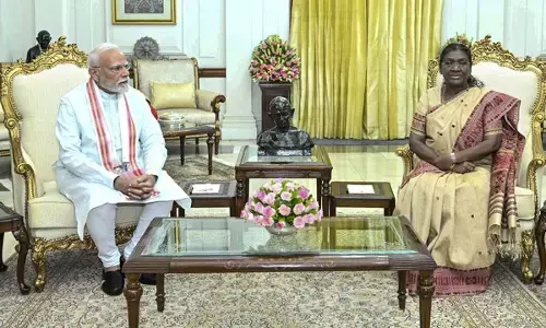 पीएम नरेंद्र मोदी ने राष्ट्रपति द्रौपदी मुर्मू से की मुलाकात पीएम नरेंद्र मोदी ने राष्ट्रपति द्रौपदी मुर्मू से की मुलाकात