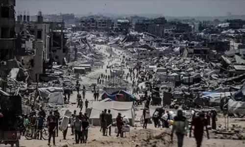 गाजा में इजरायली सेना ने 15 मंजिला टावर को किया ध्वस्त, दर्जनों परिवार विस्थापित