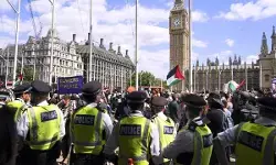 लंदन में फ़िलिस्तीन एक्शन के समर्थन में आयोजित प्रदर्शन में 150 लोग गिरफ़्तार लंदन में फ़िलिस्तीन एक्शन के समर्थन में आयोजित प्रदर्शन में 150 लोग गिरफ़्तार