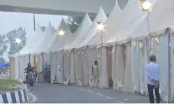 यमुना नदी का जलस्तर खतरे के निशान से ऊपर, लोग राहत शिविर कैंप में ले रहे शरण यमुना नदी का जलस्तर खतरे के निशान से ऊपर, लोग राहत शिविर कैंप में ले रहे शरण