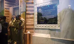 हजरतबल दरगाह में अशोक चिह्न की तोड़फोड़ पर नहीं थमा बवाल, 26 लोग गिरफ्तार हजरतबल दरगाह में अशोक चिह्न की तोड़फोड़ पर नहीं थमा बवाल, 26 लोग गिरफ्तार