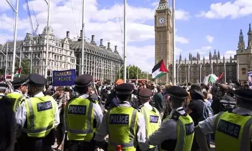 लंदन में फ़िलिस्तीन एक्शन के समर्थन में आयोजित प्रदर्शन में 150 लोग गिरफ़्तार लंदन में फ़िलिस्तीन एक्शन के समर्थन में आयोजित प्रदर्शन में 150 लोग गिरफ़्तार