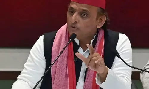 मुख्यमंत्री योगी को ही आउटसोर्स करने की अब है ज़रूरत : अखिलेश यादव