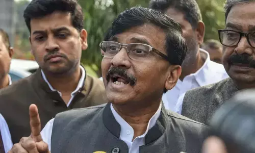 संजय राउत ने एक दिन में विज्ञापन पर 40-50 करोड़ रुपये खर्च करने को लेकर फडणवीस पर साधा निशाना