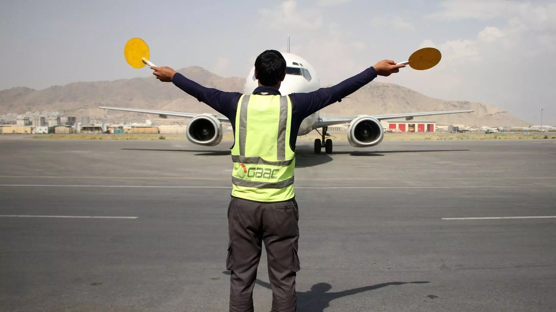 अफगानिस्तान: वित्तीय संकट से जूझ रहा तालिबान एयर स्पेस से कैसे कर रहा है कमाई