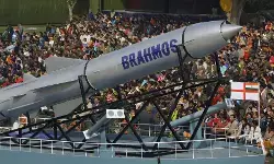 पाकिस्तान से झड़प के बाद हथियार बाजार में भारत को खरीदारों की तलाश