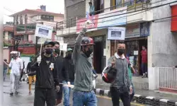 नेपाल में आंदोलन : अब तक 19 की मौत, पीएम ओली के इस्तीफे की मांग