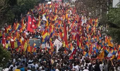 नेपाल में सुरक्षा बलों से हिंसक झड़प में 18 प्रदर्शनकारियों की मौत, पीएम ओली के इस्तीफे की उठी मांग