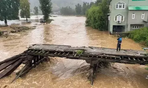 कश्मीर में बाढ़ के चलते गायब हो रही है जमीन, कई गांवों में भारी नुकसान