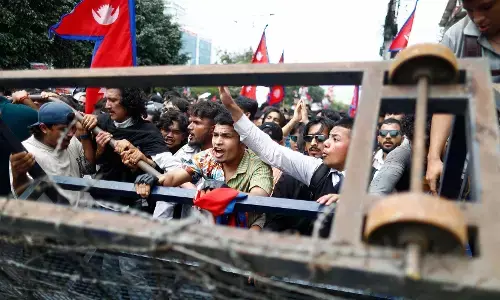 नेपाल: सोशल मीडिया बैन के खिलाफ हिंसक हुआ प्रदर्शन, कई इलाकों में लगा कर्फ्यू