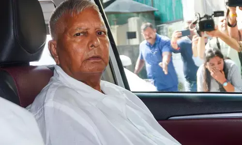 लैंड फॉर जॉब मामला : हाईकोर्ट में लालू की दलीलें, जमीन के बदले नौकरी से जुड़े सीबीआई केस को रद्द करने की मांग की लैंड फॉर जॉब मामला : हाईकोर्ट में लालू की दलीलें, जमीन के बदले नौकरी से जुड़े सीबीआई केस को रद्द करने की मांग की