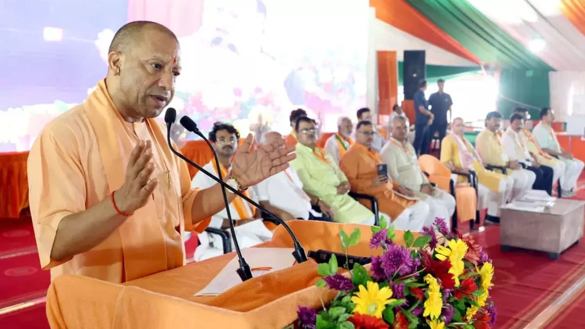 शिक्षण संस्थान केवल अक्षर ज्ञान का माध्यम नहीं, बल्कि बालक के सर्वांगीण विकास की आधारशिला है : मुख्यमंत्री योगी