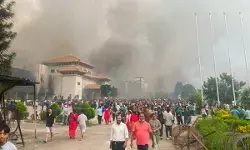 नेपाल हिंसा में फंसे भारतीय पर्यटक, दूतावास से लगाई मदद की गुहार