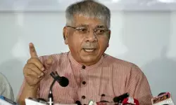 जब तक झगड़ा मिटता नहीं, तब तक दोस्ती होती नहीं, ट्रंप के पोस्ट पर प्रकाश आंबेडकर जब तक झगड़ा मिटता नहीं, तब तक दोस्ती होती नहीं, ट्रंप के पोस्ट पर प्रकाश आंबेडकर