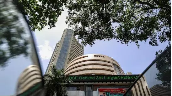 हरे निशान में खुला भारतीय शेयर बाजार, सेंसेक्स 400 अंक उछला